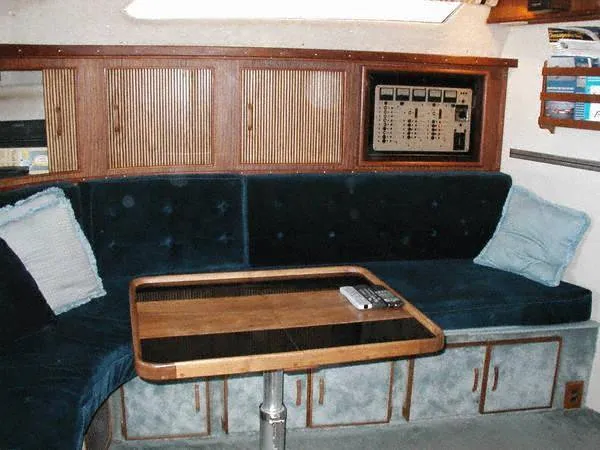 Slide: The Image of Sea Ray 390 EC 1986 - 3