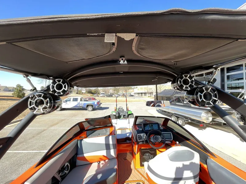 Slide: The Image of Malibu Wakesetter 24 MXZ 2018 - 11