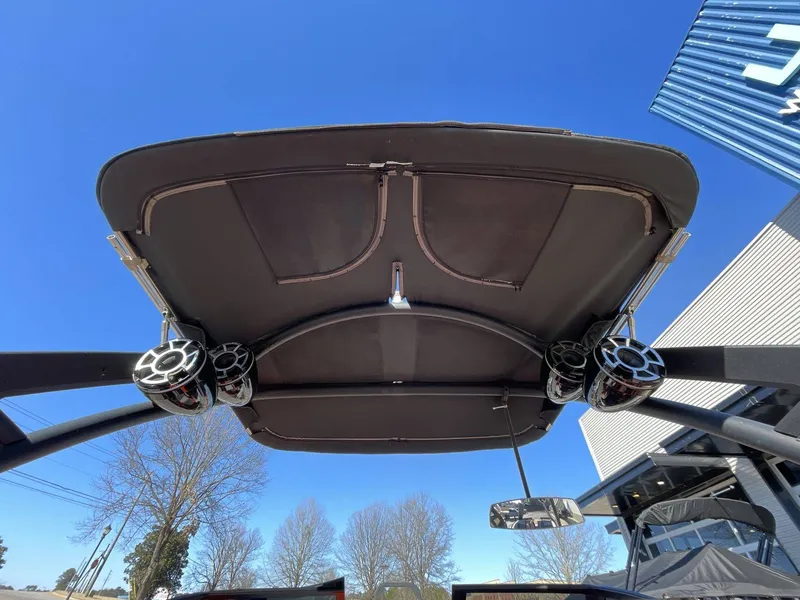 Slide: The Image of Malibu Wakesetter 24 MXZ 2018 - 15