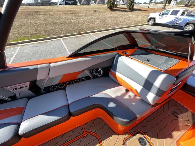 Slide: The Image of Malibu Wakesetter 24 MXZ 2018 - 19