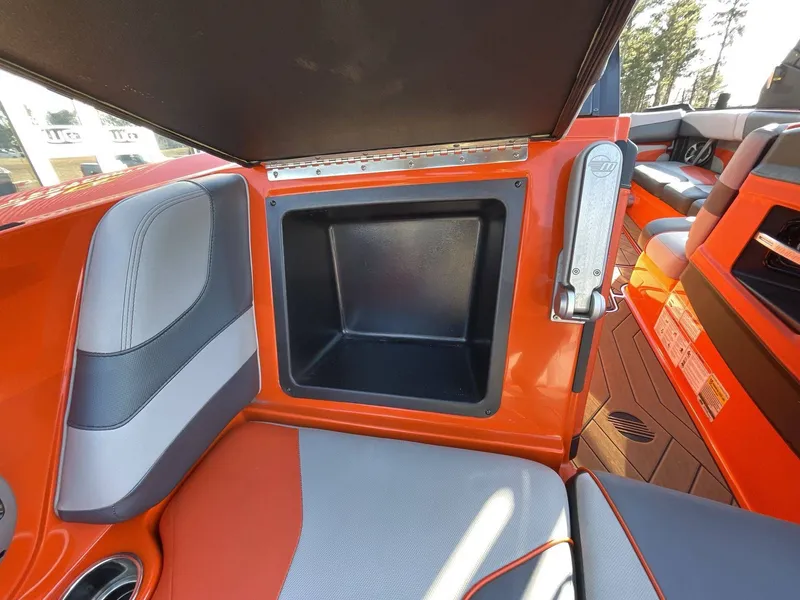 Slide: The Image of Malibu Wakesetter 24 MXZ 2018 - 22