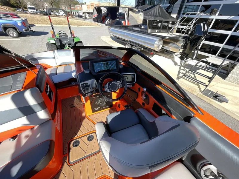 Slide: The Image of Malibu Wakesetter 24 MXZ 2018 - 24