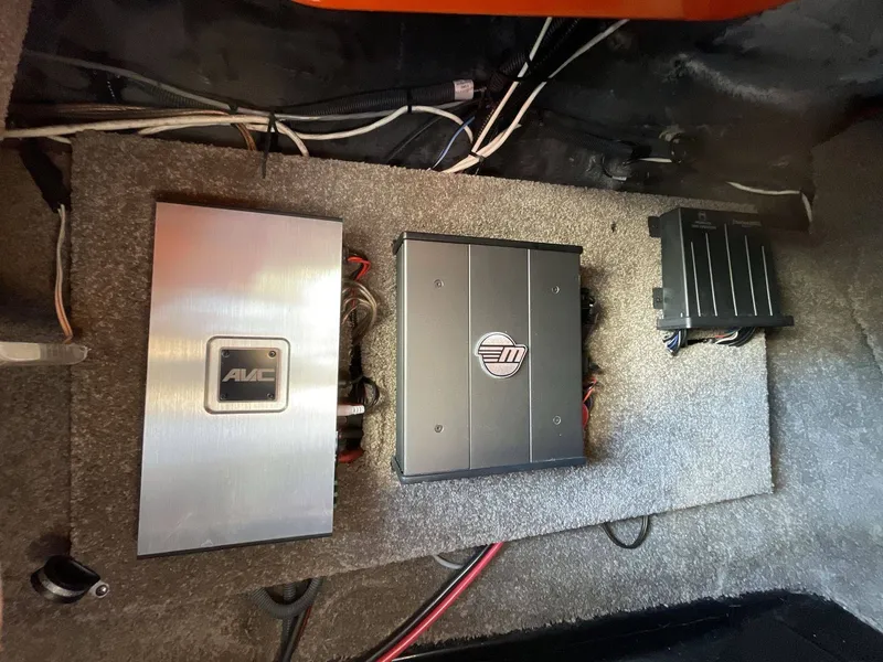 Slide: The Image of Malibu Wakesetter 24 MXZ 2018 - 26