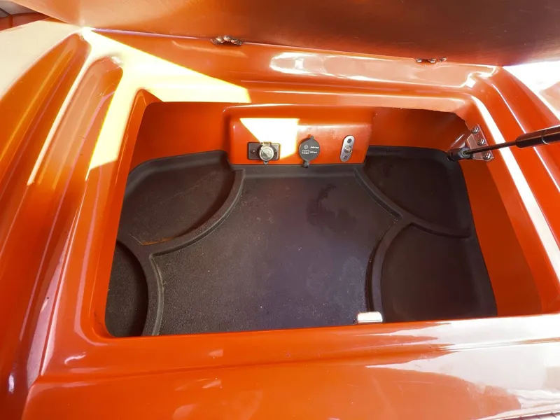 Slide: The Image of Malibu Wakesetter 24 MXZ 2018 - 28