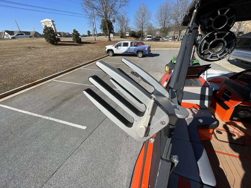 Slide: The Image of Malibu Wakesetter 24 MXZ 2018 - 8