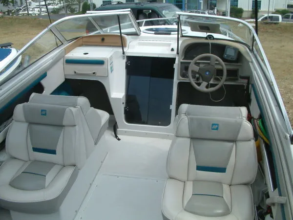 Slide: The Image of Four Winns Sundowner 1994 - 2