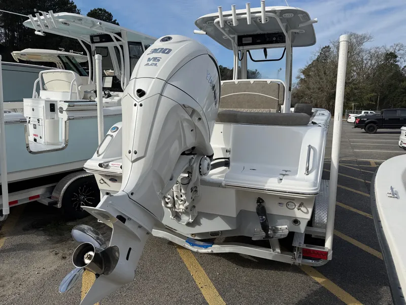 Slide: The Image of Sea Hunt Ultra 245 SE 2026 - 5