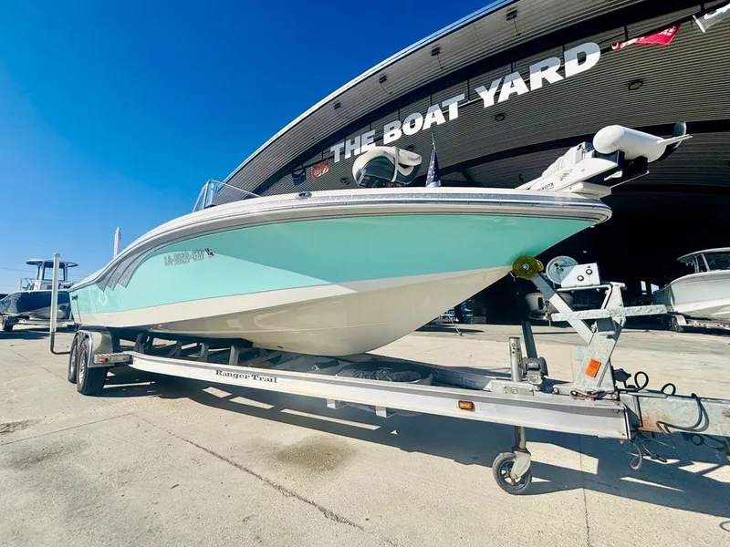 Slide: The Image of Ranger 2510 Bay 2021 - 17