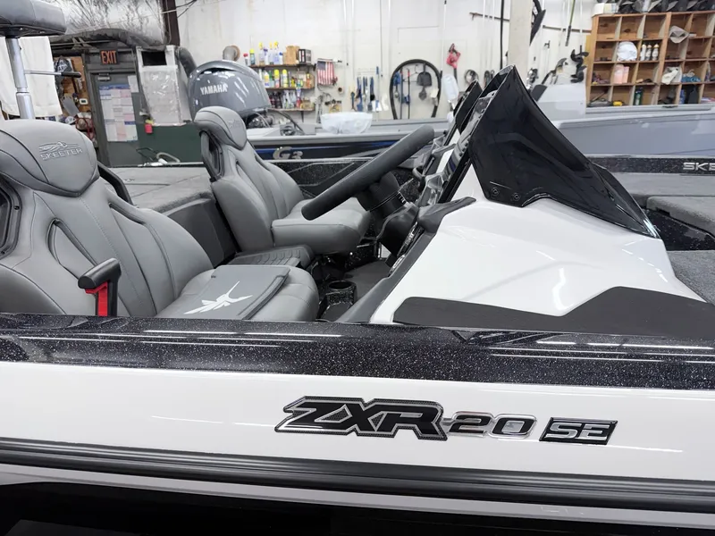 Slide: The Image of Skeeter ZXR20 SE 2026 - 31