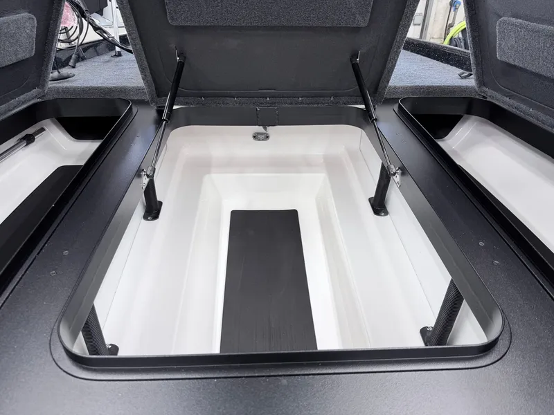 Slide: The Image of Skeeter ZXR20 SE 2026 - 5