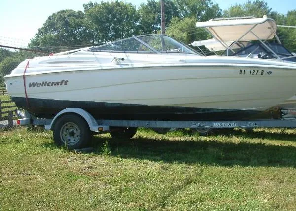 Slide: The Image of Wellcraft 190 Bowrider-Platinum Edition 2002 - 2