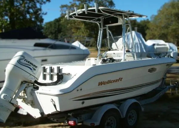Slide: The Image of Wellcraft 210 Fisherman 2000 - 3