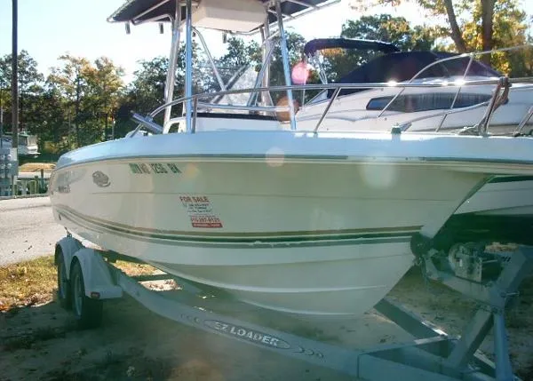 Slide: The Image of Wellcraft 210 Fisherman 2000 - 4