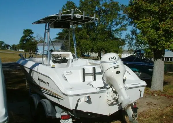 Slide: The Image of Wellcraft 210 Fisherman 2000 - 6