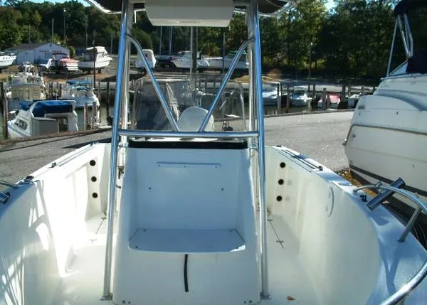 Slide: The Image of Wellcraft 210 Fisherman 2000 - 9