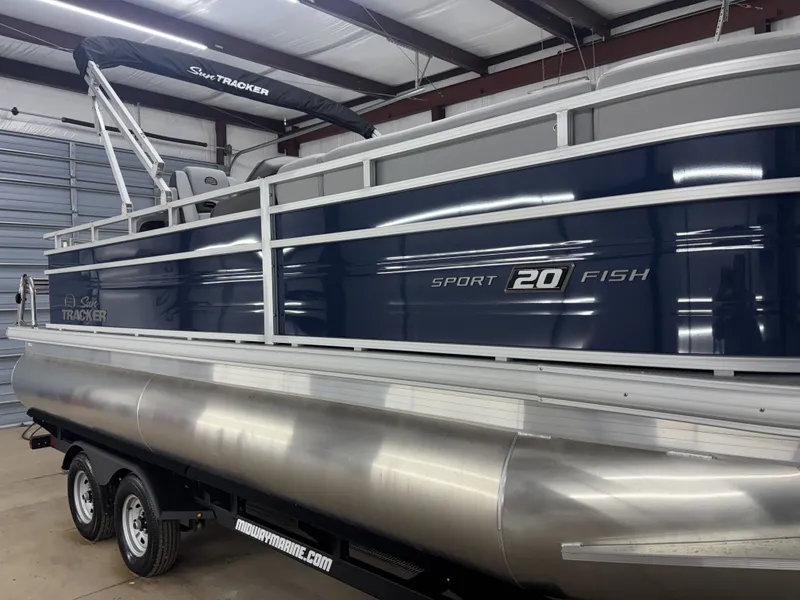 Slide: The Image of Sun Tracker SportFish 20 DLX 2026 - 10