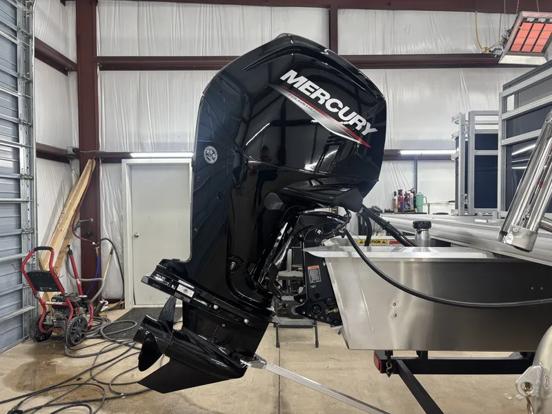 Slide: The Image of Sun Tracker SportFish 20 DLX 2026 - 11