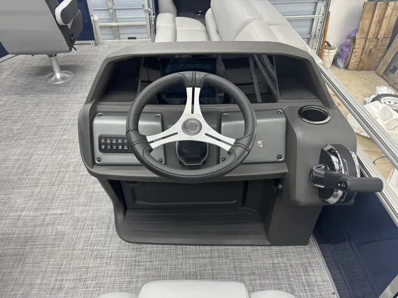 Slide: The Image of Sun Tracker SportFish 20 DLX 2026 - 14