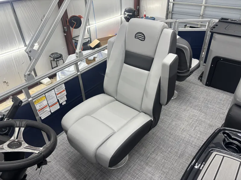 Slide: The Image of Sun Tracker SportFish 20 DLX 2026 - 16