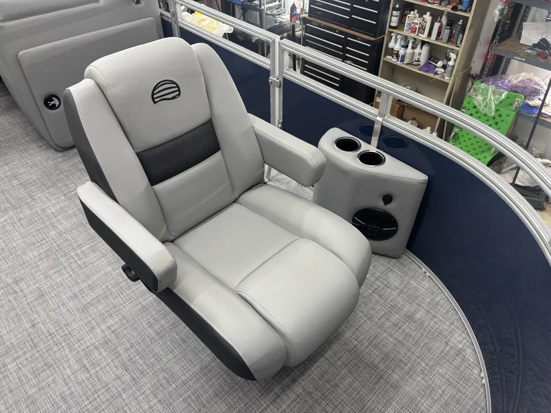 Slide: The Image of Sun Tracker SportFish 20 DLX 2026 - 17