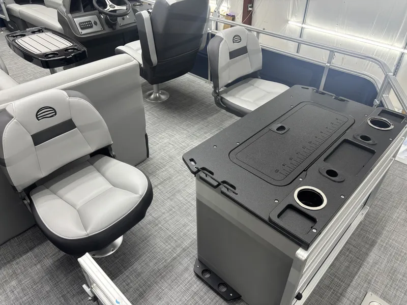 Slide: The Image of Sun Tracker SportFish 20 DLX 2026 - 5