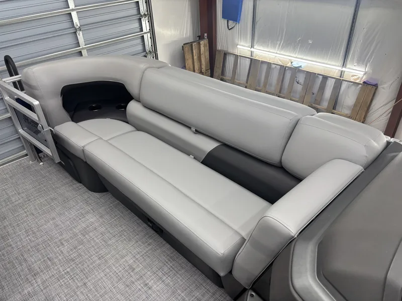 Slide: The Image of Sun Tracker SportFish 20 DLX 2026 - 6