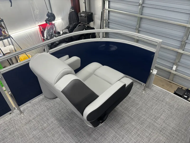 Slide: The Image of Sun Tracker SportFish 20 DLX 2026 - 7