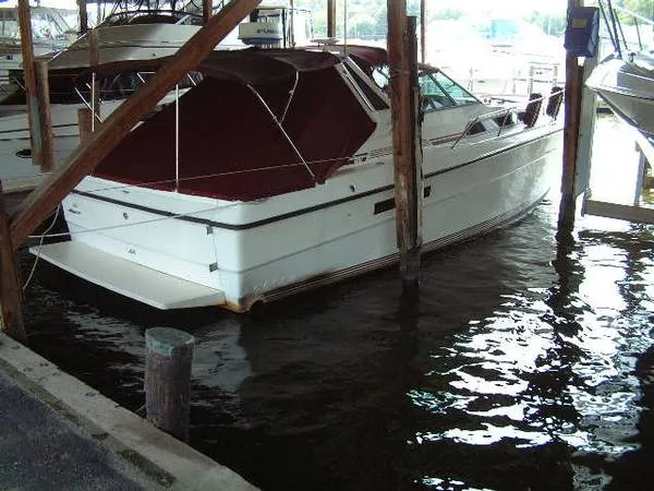 Slide: The Image of Sea Ray Express Cruiser 1985 - 0