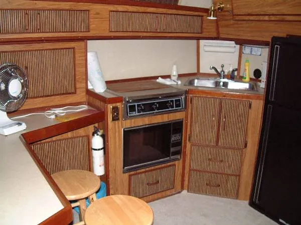 Slide: The Image of Sea Ray Express Cruiser 1985 - 1