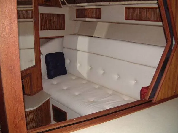 Slide: The Image of Sea Ray Express Cruiser 1985 - 2