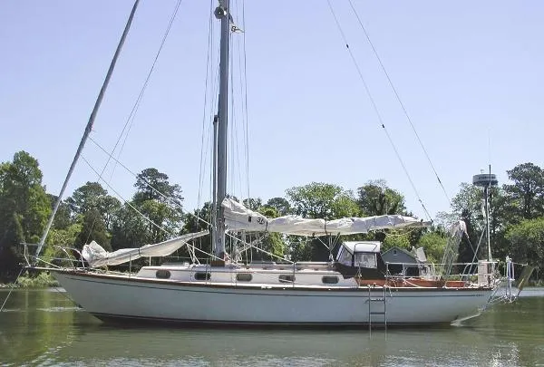 Slide: The Image of Cape Dory Cutter 1984 - 0