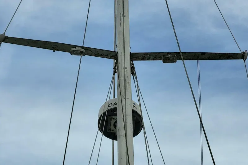 Slide: The Image of Mast and rigging of 1985 Catalina 36 sailboat against a clear sky. - 67