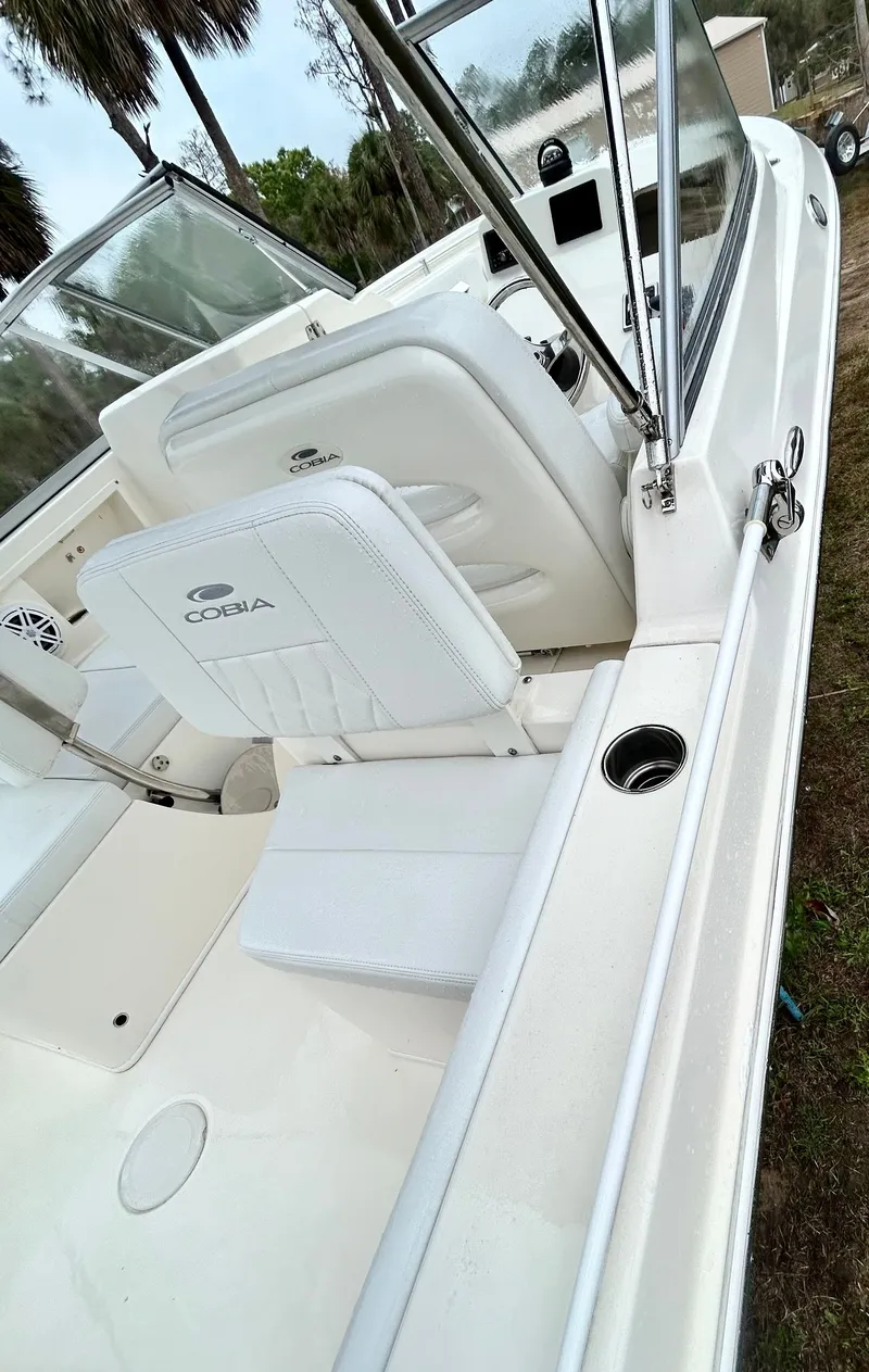 Slide: The Image of Cobia 220 Dual Console 2024 - 20