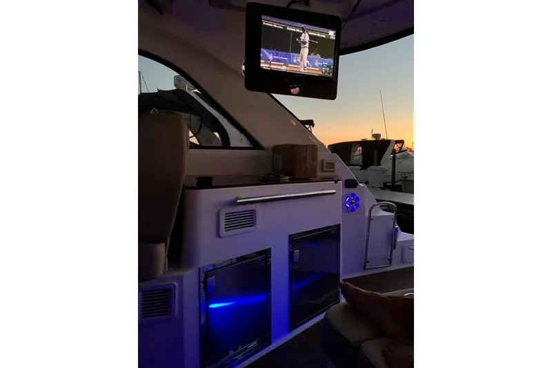 Slide: The Image of Cockpit TV - 12