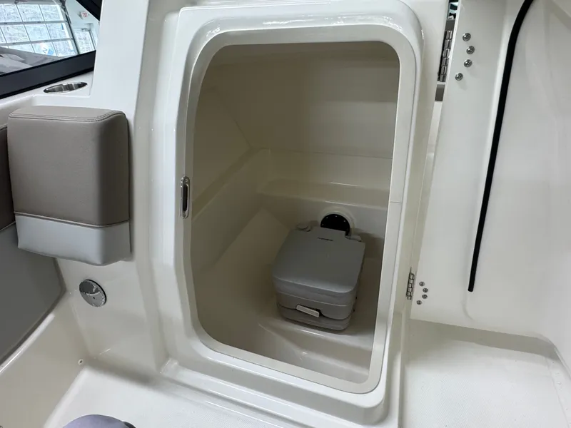 Slide: The Image of Boston Whaler 210 Vantage 2026 - 19