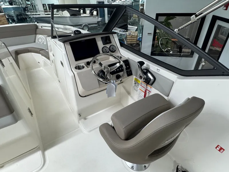 Slide: The Image of Boston Whaler 210 Vantage 2026 - 20