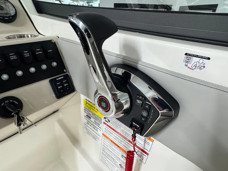 Slide: The Image of Boston Whaler 210 Vantage 2026 - 21
