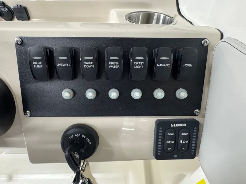 Slide: The Image of Boston Whaler 210 Vantage 2026 - 23