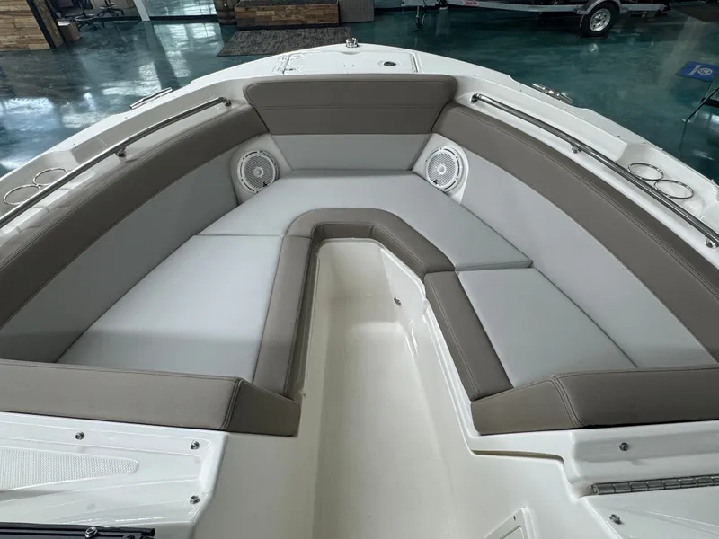 Slide: The Image of Boston Whaler 210 Vantage 2026 - 26