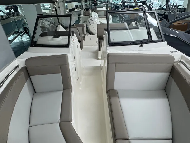 Slide: The Image of Boston Whaler 210 Vantage 2026 - 27