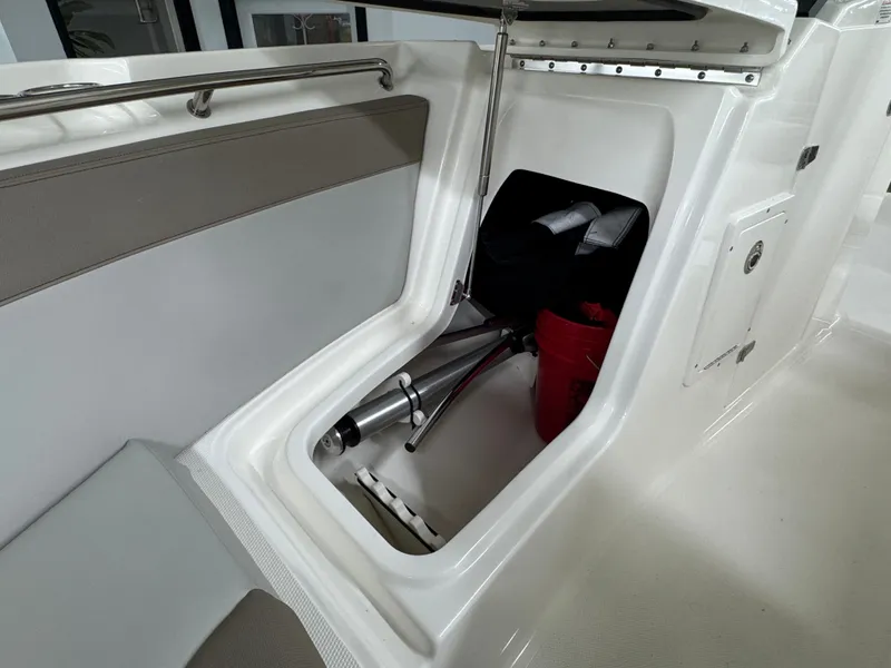 Slide: The Image of Boston Whaler 210 Vantage 2026 - 29