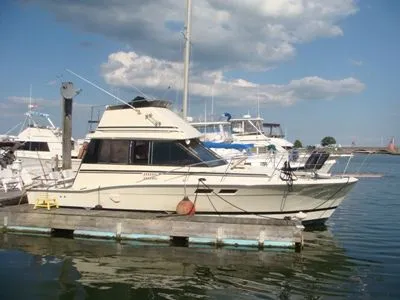 Slide: The Image of Trojan F-32 Flybridge Convertible 1986 - 0