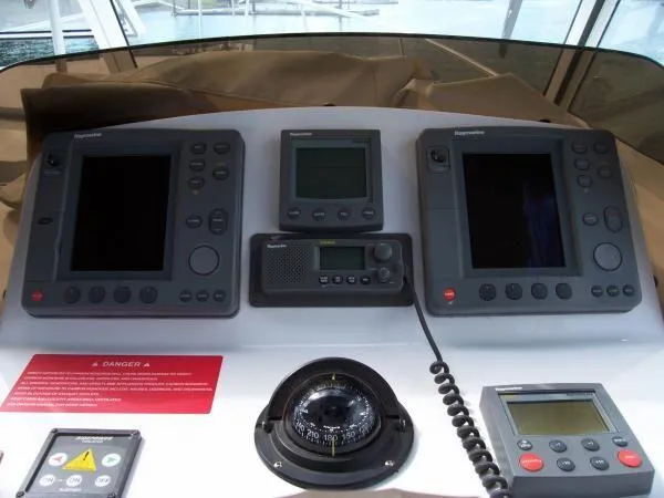 Slide: The Image of Mainship PILOTHOUSE EXPRESS 2002 - 9