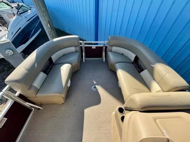 Slide: The Image of Starcraft 18 LX 2020 - 10