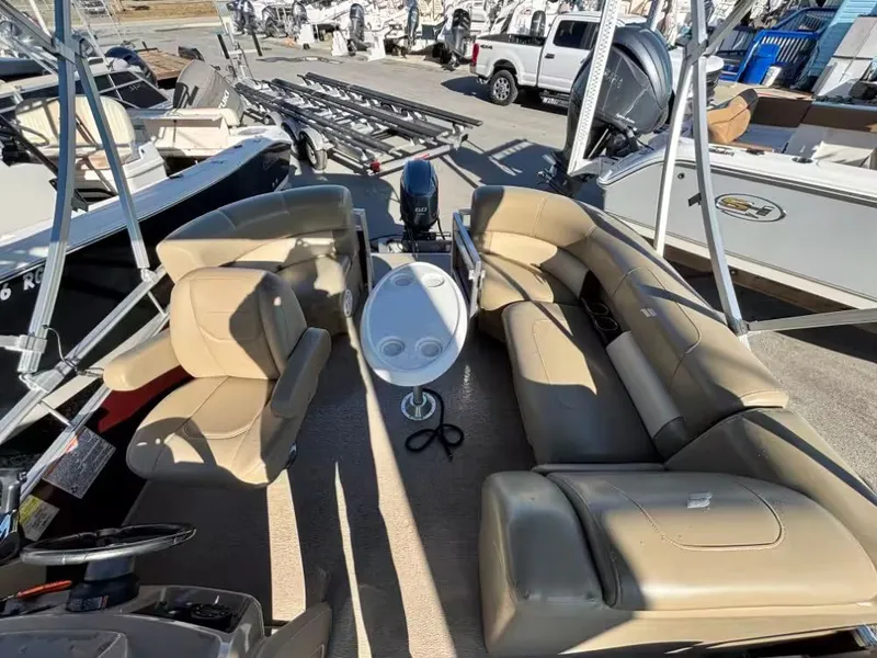 Slide: The Image of Starcraft 18 LX 2020 - 6