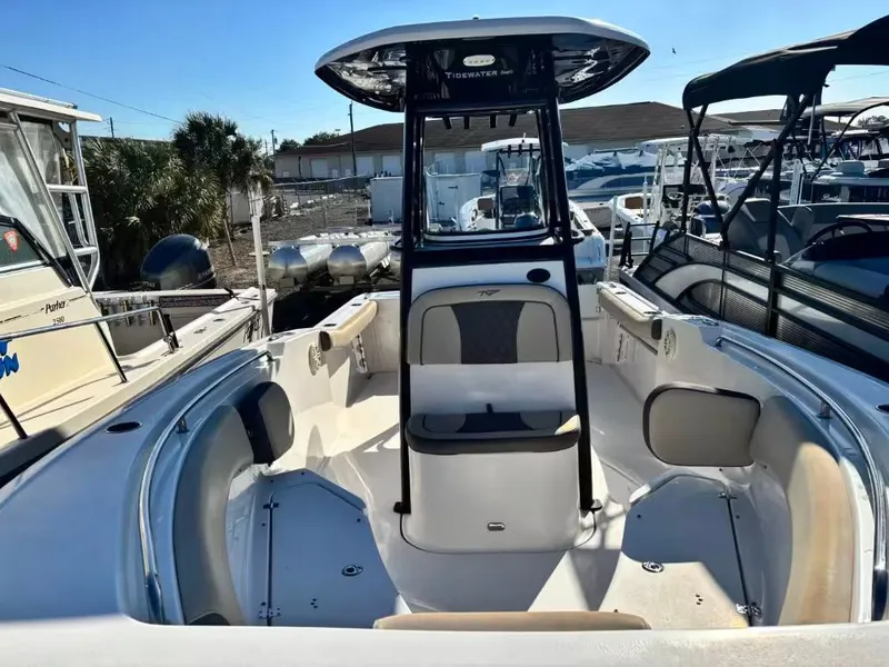 Slide: The Image of Tidewater 232 CC Adventure 2020 - 12