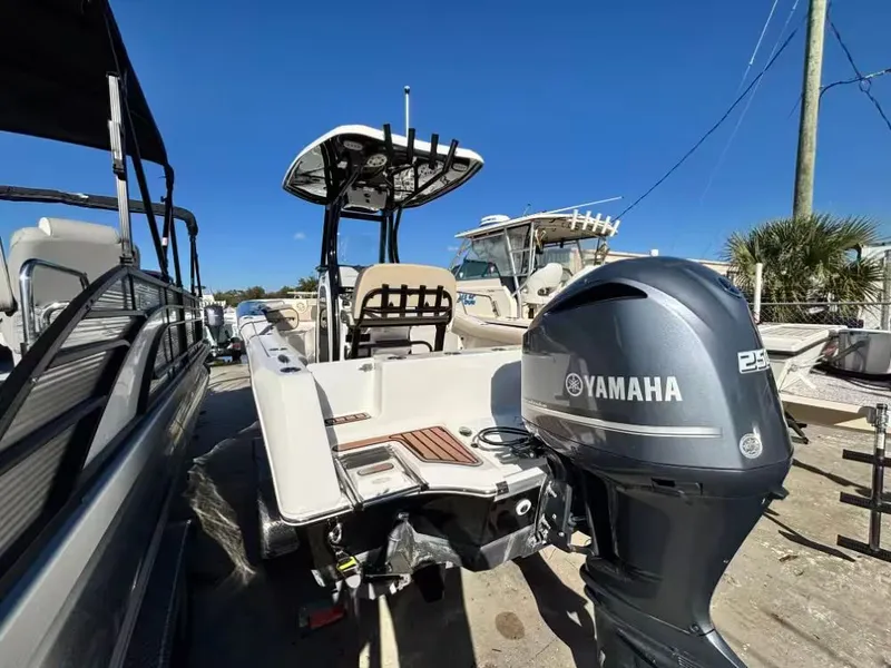 Slide: The Image of Tidewater 232 CC Adventure 2020 - 5