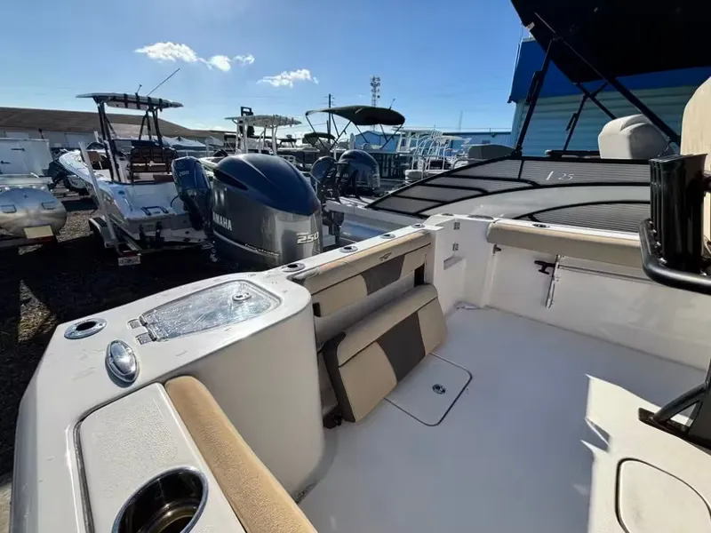 Slide: The Image of Tidewater 232 CC Adventure 2020 - 6