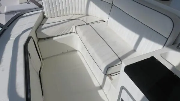 Slide: The Image of Sea Ray Convertible Flybridge 1991 - 10