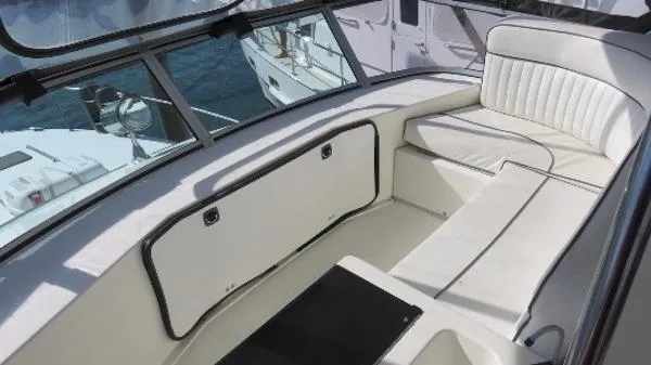 Slide: The Image of Sea Ray Convertible Flybridge 1991 - 11